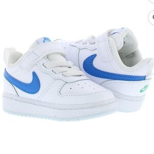 Nike Kids Sneakers in White and Blue